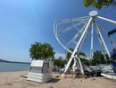 Si sta completando poco a poco la ruota panoramica della Schiranna che porterà varesini e visitatori lassù, ad ammirare un panorama da cartolina