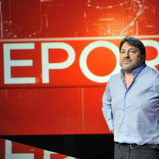 Bomba distrugge l'auto di Sigfrido Ranucci: «Ordigno in grado di uccidere»