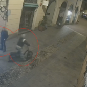 Le immagini riprese dalle telecamere di videosorveglianza in centro a Varese Le immagini riprese dalle telecamere di videosorveglianza in centro a Varese