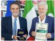 Il presidente Fontana consegna la Rosa Camuna a Ron: note e poesia, per un mix che ha segnato la nostra musica