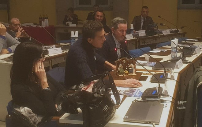 Busto, Rogora porta in Consiglio il presepe: «Non dobbiamo vergognarci delle nostre radici» Busto, Rogora porta in Consiglio il presepe: «Non dobbiamo vergognarci delle nostre radici»