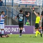 Il rosso sventolato in faccia a Giudici dall'arbitro Iannello (foto Galbiati)