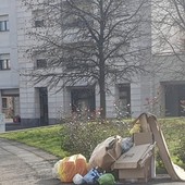 LA FOTO. La montagna di rifiuti è servita
