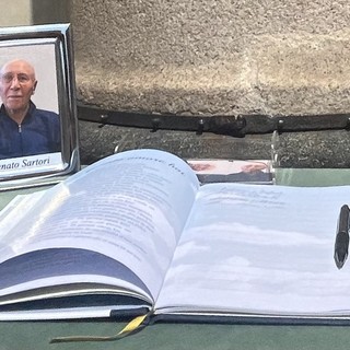 «Buon viaggio, papà. Hai suonato la fisarmonica fino alla fine, ora abbraccia Marco e la mamma per noi»