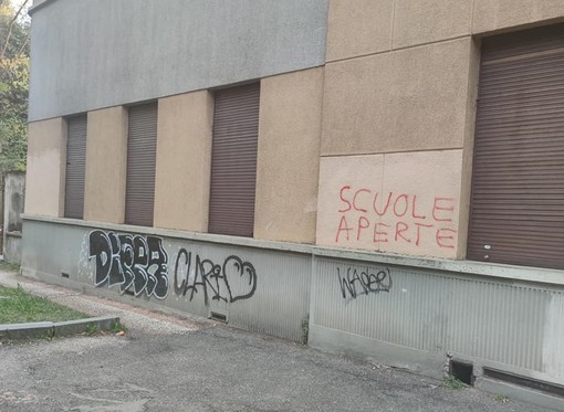 Bosto, Esposito (Forza Italia): «Scuola presa di mira dagli writers»