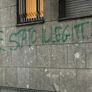 Una delle scritte apparse nelle scorse ore a Busto