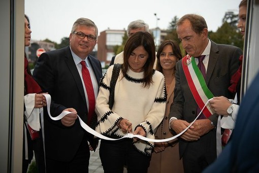 Silvia Gatti, al centro, a un'inaugurazione passata di Agesp Energia con il direttore Gianfranco Carraro e il sindaco Emanuele Antonelli Silvia Gatti, al centro, a un'inaugurazione passata di Agesp Energia con il direttore Gianfranco Carraro e il sindaco Emanuele Antonelli