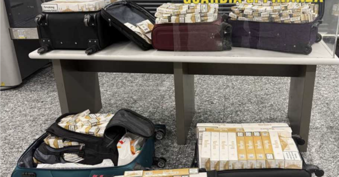 Alcune delle sigarette di contrabbando rinvenute a Malpensa