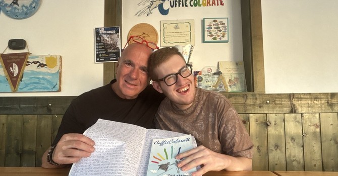 VIDEO. Il gesto di Stefano che toglie il fiato: amicizia è anche ricopiare un intero libro per dire grazie VIDEO. Il gesto di Stefano che toglie il fiato: amicizia è anche ricopiare un intero libro per dire grazie