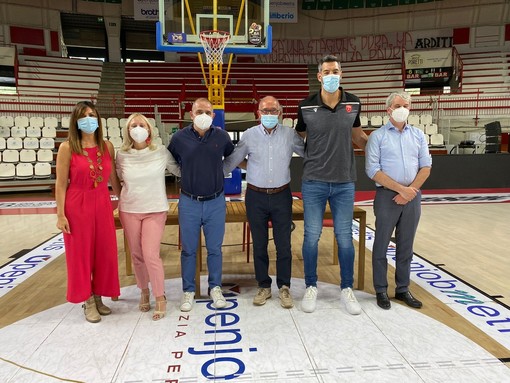 “Basket una scuola di vita”, anche in pandemia. Pallacanestro Varese rinnova l’impegno di promozione dello sport nelle scuole