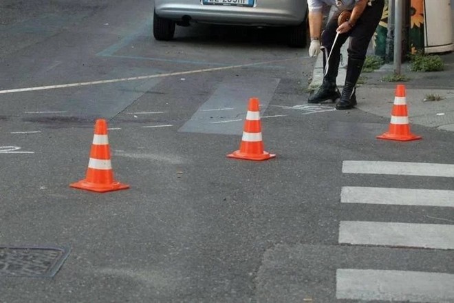 Milano, coppia di anziani travolti da un'auto sulle strisce: lui è morto, lei è gravissima