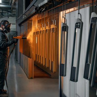 Industria varesina: produzione ancora in crescita nel secondo trimestre,  ma gli ordini rallentano e le previsioni peggiorano