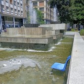 IL RACCONTO.  Metti una sedia nella fontana: sogno (o incubo) di una giornata di mezz'estate a Busto Beach