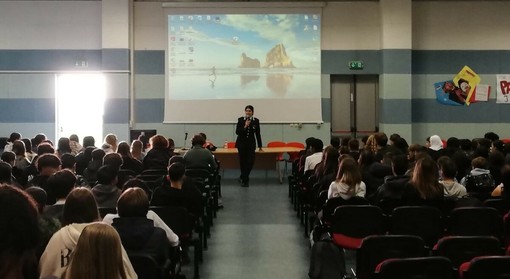 Una lezione di legalità con i carabinieri per 450 studenti di Saronno