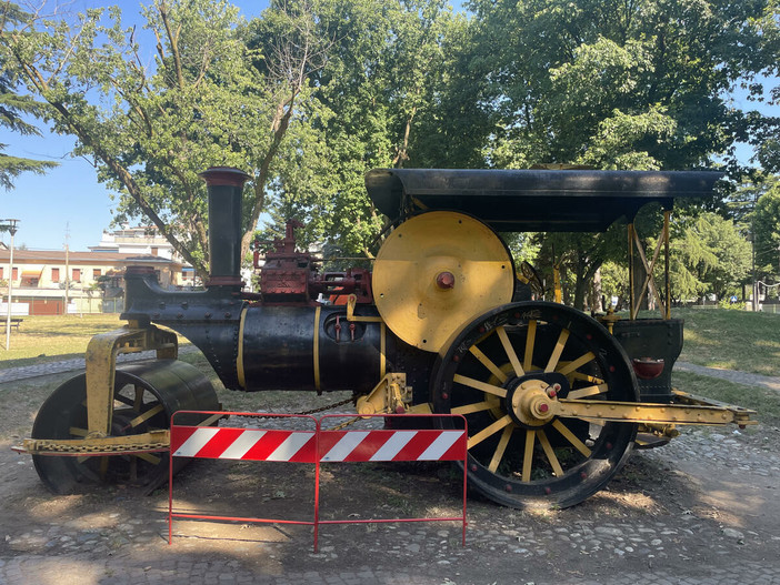 Lo schiacciasassi che fa sognare i bambini, ma il Parco di San Giuseppe chiede più cura Lo schiacciasassi che fa sognare i bambini, ma il Parco di San Giuseppe chiede più cura