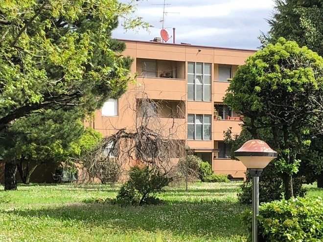 Il palazzo dove viveva la coppia: lei si era trasferita poi dai genitori