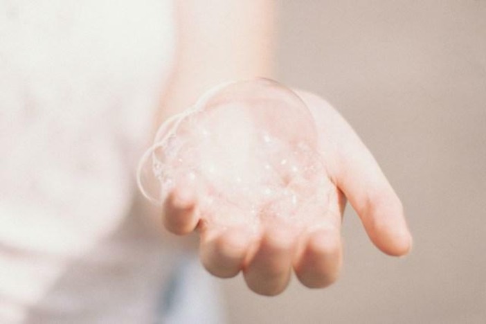 Shampoo e formule essenziali: come leggere l'etichetta e scegliere in base ai capelli Shampoo e formule essenziali: come leggere l'etichetta e scegliere in base ai capelli