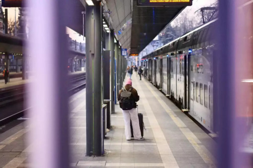 Sciopero generale del 30 ottobre, sarà un venerdì nero: a rischio treni, aerei, bus e scuola Sciopero generale del 30 ottobre, sarà un venerdì nero: a rischio treni, aerei, bus e scuola