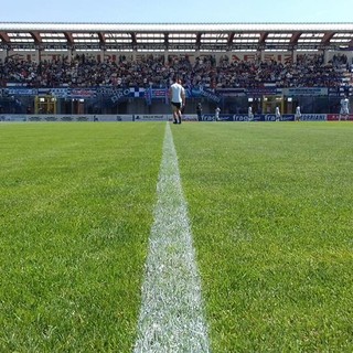 Nella foto di Daniele Belosio la promozione della Pro davanti agli spalti pieni sette anni fa
