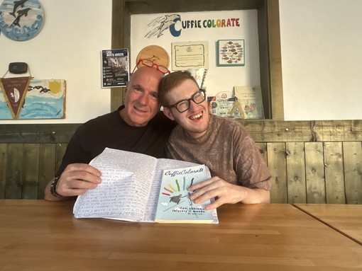 VIDEO. Il gesto di Stefano che toglie il fiato: amicizia è anche ricopiare un intero libro per dire grazie VIDEO. Il gesto di Stefano che toglie il fiato: amicizia è anche ricopiare un intero libro per dire grazie