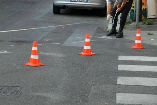 Milano, donna investita sulle strisce e uccisa da auto rubata: il minorenne alla guida fuggito a piedi con tre amici