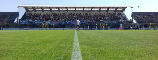 Lo Speroni ai “bei tempi” con i popolari gremiti ai tempi della promozione: uno spettacolo da ritrovare, o meglio da ricostruire - Foto Belosio