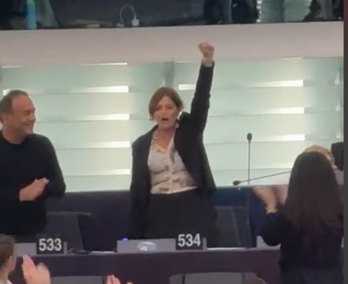 Sì all’immunità per Ilaria Salis. “Salva” per un voto