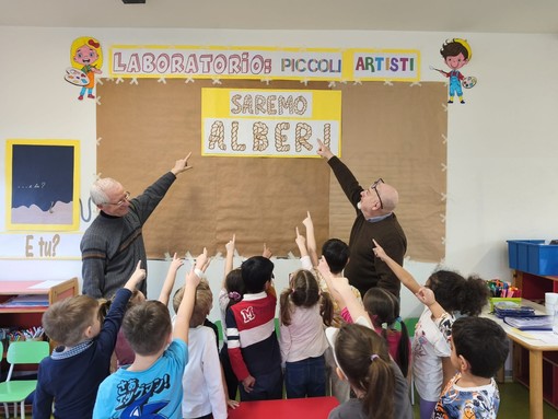 Solbiate, gli alberi e l'arte uniscono le generazioni Solbiate, gli alberi e l'arte uniscono le generazioni