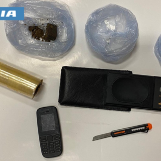 Smantellato un market della droga nei boschi: due arresti