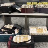 Alcune delle sigarette di contrabbando rinvenute a Malpensa