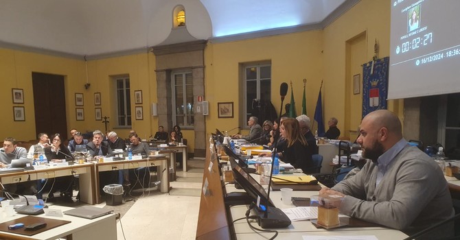 L'aula del Consiglio comunale con, in primo piano, l'assessore Sabba
