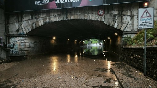 Sottopassi allagati, il sindaco “spinge” per la vasca volano. Entro l’anno arrivano le sbarre