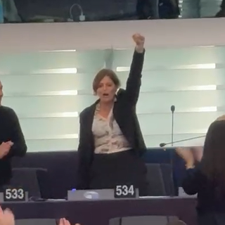 Sì all’immunità per Ilaria Salis. “Salva” per un voto