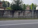 Cancellate le scritte no vax al cimitero. La sindaca: «Chi ha visto venga da me o dai Carabinieri»