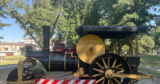 Lo schiacciasassi che fa sognare i bambini, ma il Parco di San Giuseppe chiede più cura Lo schiacciasassi che fa sognare i bambini, ma il Parco di San Giuseppe chiede più cura