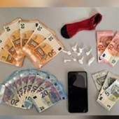 Polizia ferma pusher a Samarate: sequestrate dosi di cocaina e denaro contante