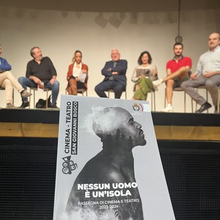 VIDEO. Nessun uomo è un'isola: sul palco e fuori
