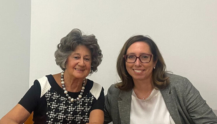 La presidente della Famiglia Bustocca Mariella Toia e la psicoterapeuta Chiara Massazza