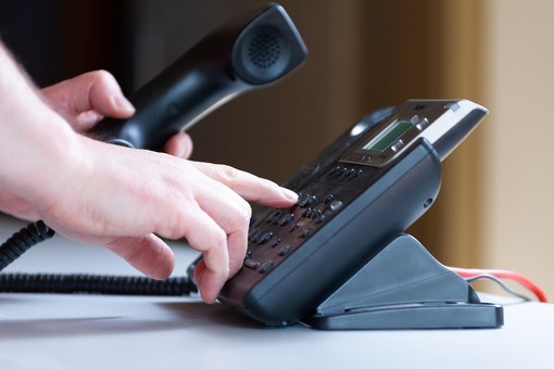 Rivoluzione contro il telemarketing aggressivo: da domani stop alle chiamate con numeri finti