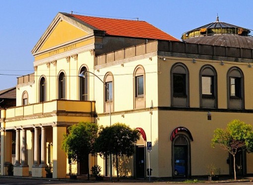 Busto, la nuova gestione del Teatro Sociale riparte da Massini