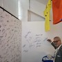 La firma di Tacconi al Pro Patria Museum. Poi le risate con gli ex compagni biancoblù