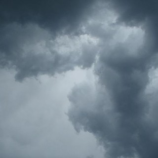 Ecco il peggioramento: dal pomeriggio rischio grandine e forti rovesci con colpi di vento
