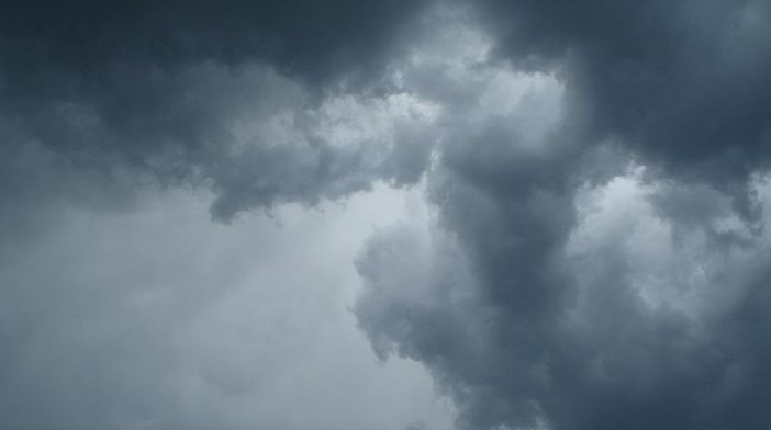 Ecco il peggioramento: dal pomeriggio rischio grandine e forti rovesci con colpi di vento