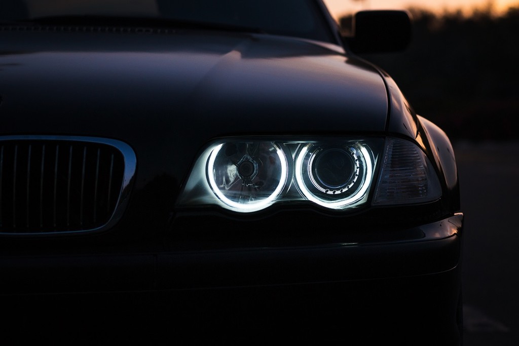 Come funzionano i fari a LED per auto? 