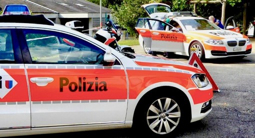 Cadavere trovato nell'atrio di un palazzo vicino a Lugano: la vittima è un italiano