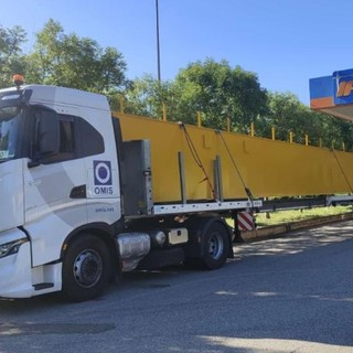 Trasporto eccezionale lungo 40 metri e pesante 42 tonnellate