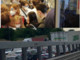 La folla su un treno ieri proveniente da Busto e fermo a Porta Garibaldi e la coda a Castellanza in Autolaghi. Sotto l'8.22 oggi a Castellanza, poi Rescaldina e Saronno