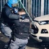 «Azzurro Donna esprime il più profondo sdegno e una ferma condanna per i gravi episodi di guerriglia urbana a Torino» «Azzurro Donna esprime il più profondo sdegno e una ferma condanna per i gravi episodi di guerriglia urbana a Torino»