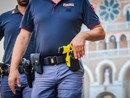 Tensione nel parcheggio di un supermercato di viale Pirandello, arrestato un giovane