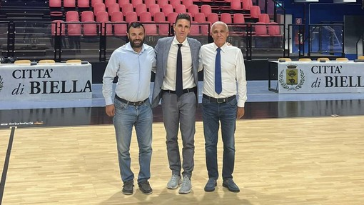 Nella foto, al centro il presidente Uyba Andrea Saini con l'assessore allo sport Moscarola e l'assessore al bilancio Paraggio del Comune di Biella